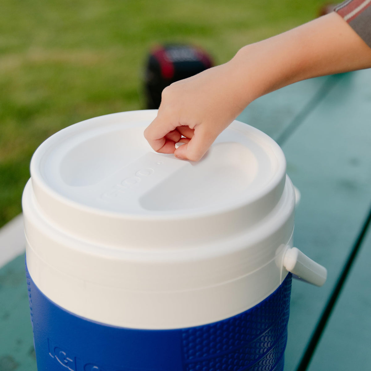 2 Gallon Insulated Portable Beverage Dispenser N621305